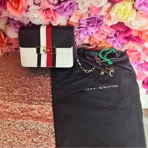Tommy Hilfiger Crossbody!